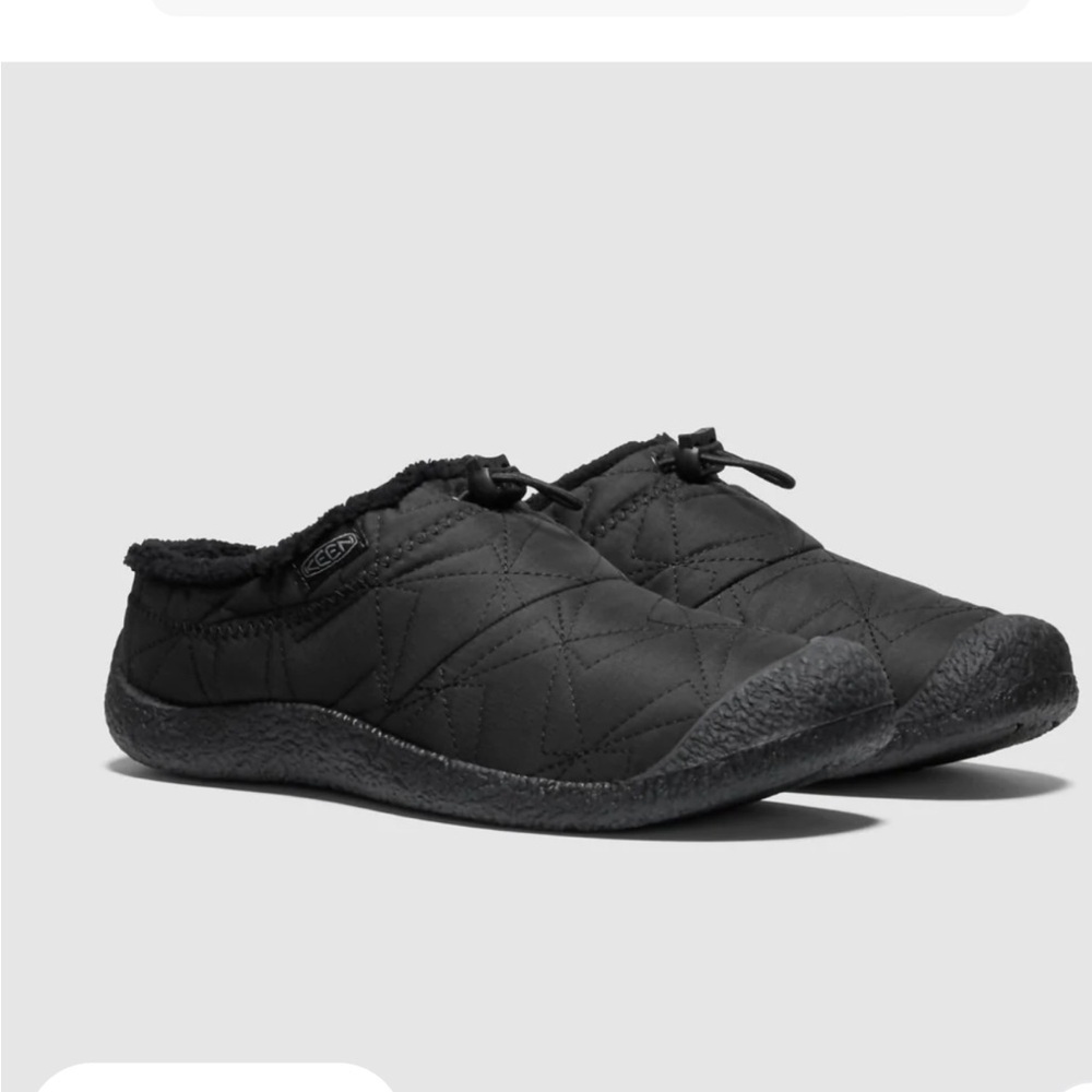 Keen Howser black slip on. Size 6.